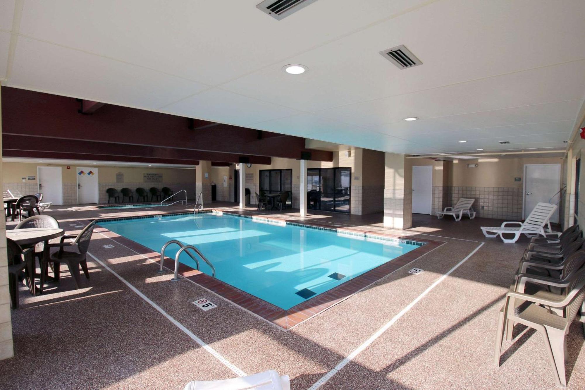 Country Inn & Suites By Radisson, Council Bluffs, Ia Ngoại thất bức ảnh